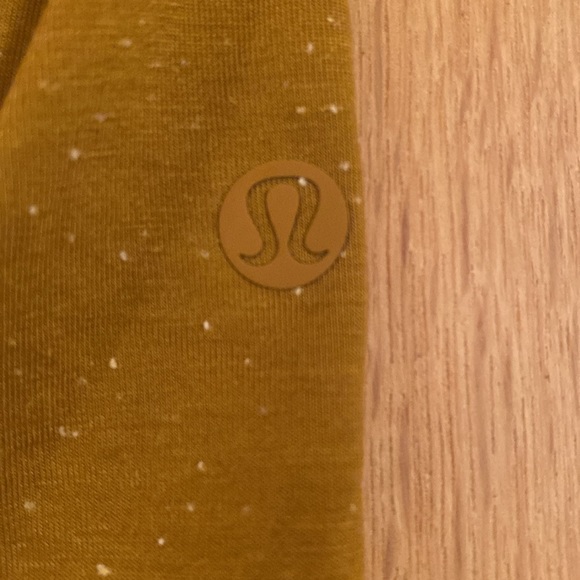 hight Neck, tank top with not at bottom mustard Lululemon - Picture 2 of 3